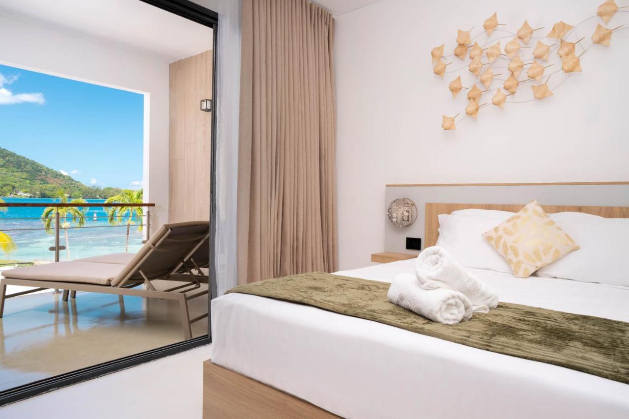 Cook'S Bay Hotel & Suites Paopao Exterior foto