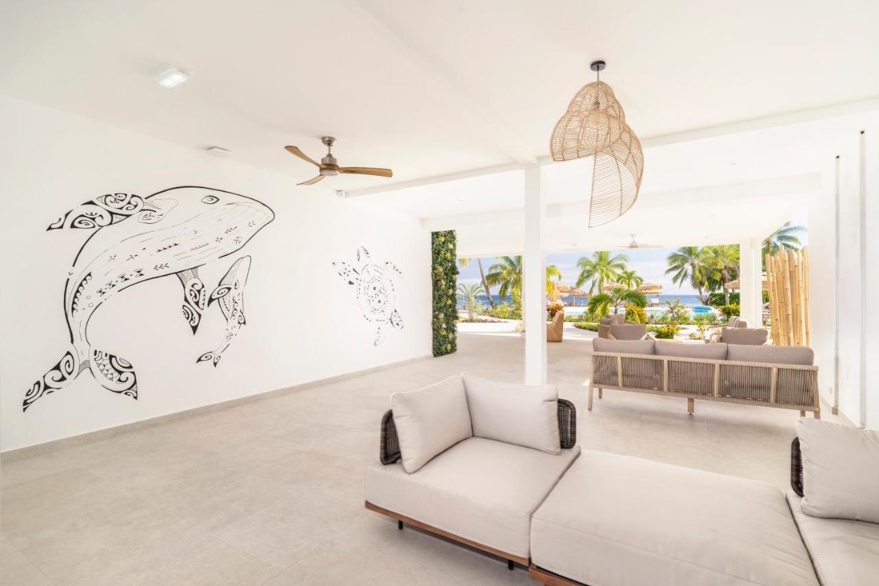 Cook'S Bay Hotel & Suites Paopao Exterior foto