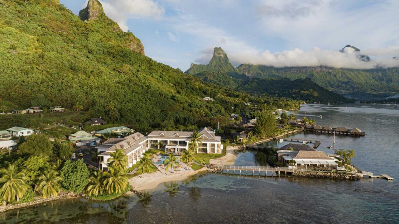 Cook'S Bay Hotel & Suites Paopao Exterior foto