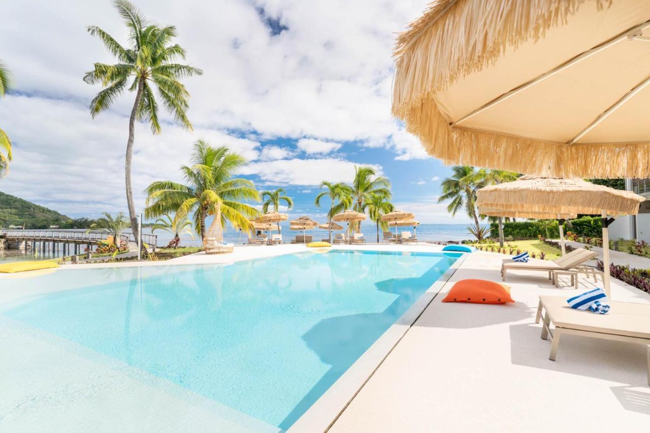 Cook'S Bay Hotel & Suites Paopao Exterior foto