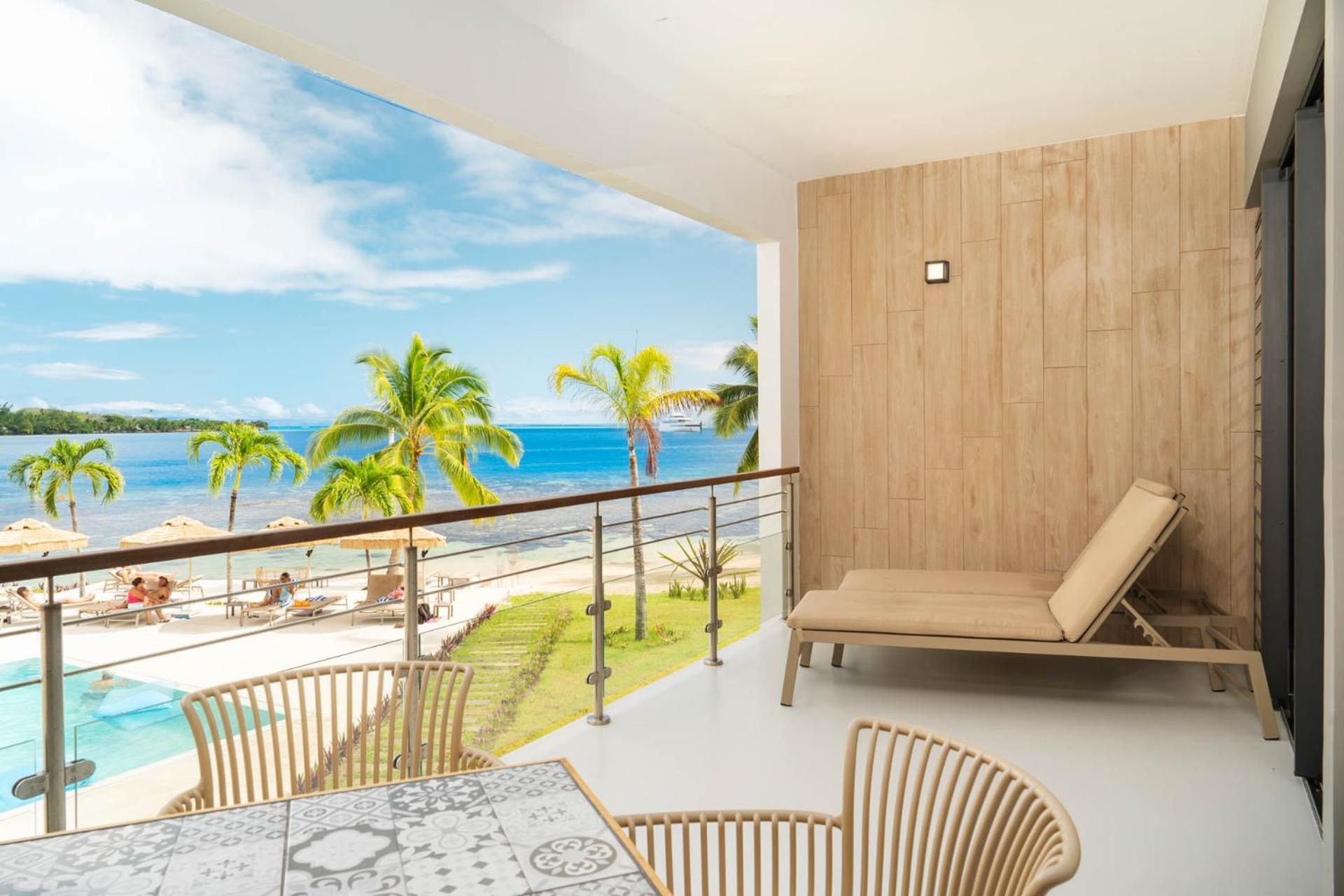 Cook'S Bay Hotel & Suites Paopao Exterior foto