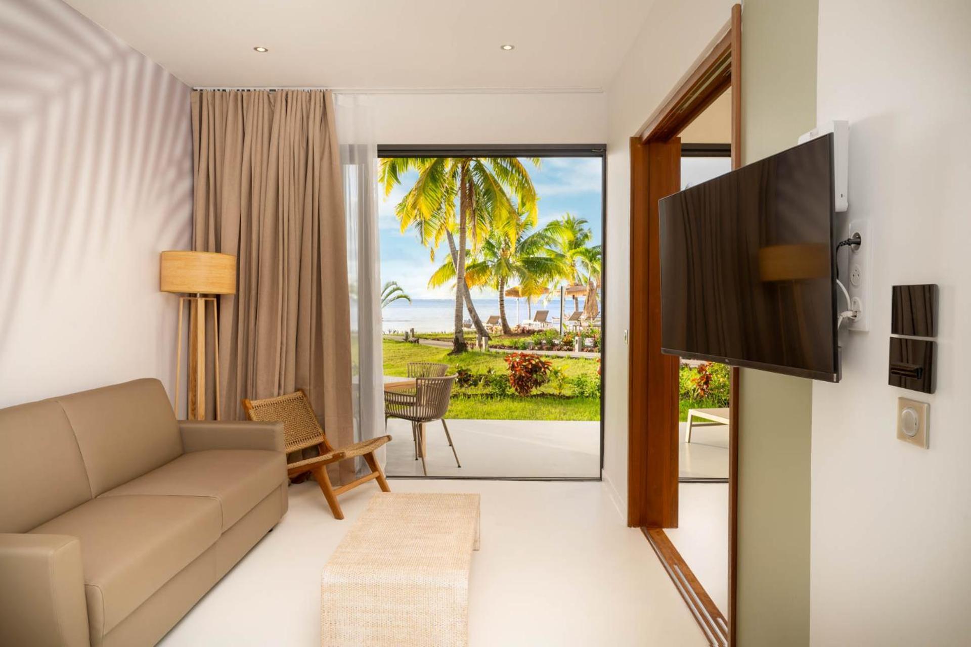 Cook'S Bay Hotel & Suites Paopao Exterior foto
