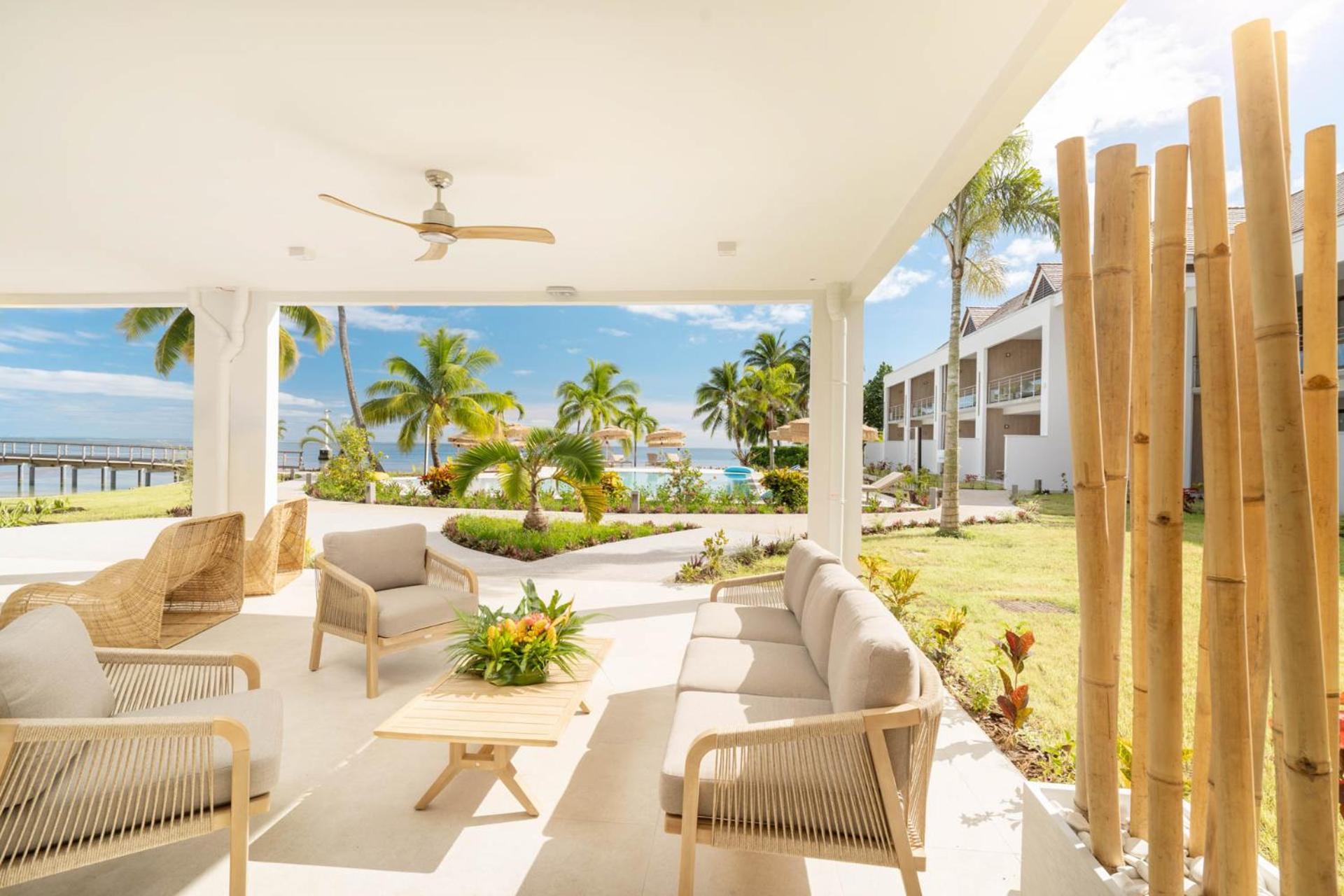 Cook'S Bay Hotel & Suites Paopao Exterior foto